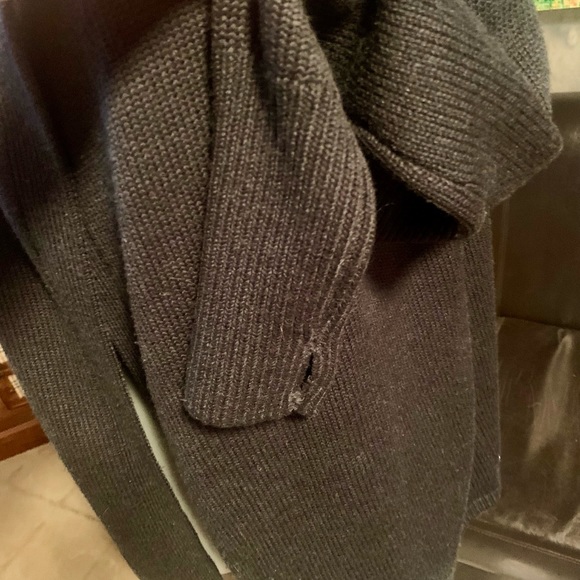 Lululemon sweater.  Size 8. Navy blue/grey tone.  Excellent condition. - Picture 5 of 6